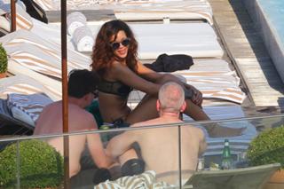 Rihanna feet photo thumbnail