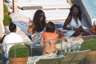 Rihanna feet photo thumbnail