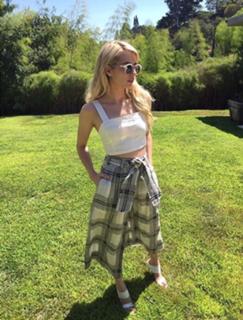 Emma Roberts feet photo thumbnail