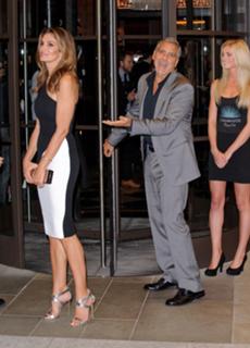 Cindy Crawford feet photo thumbnail