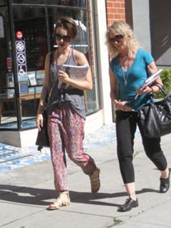 Lily Collins feet photo thumbnail