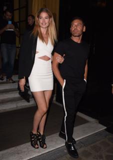 Doutzen Kroes feet photo thumbnail