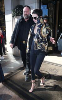 Kendall Jenner feet photo thumbnail
