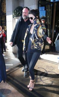 Kendall Jenner feet photo thumbnail