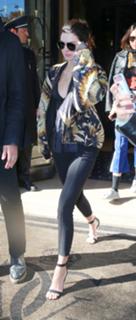Kendall Jenner feet photo thumbnail