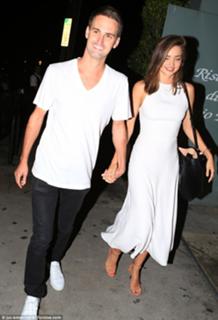 Miranda Kerr feet photo thumbnail