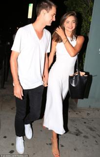Miranda Kerr feet photo thumbnail