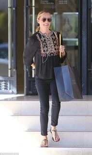 Cat Deeley feet photo thumbnail