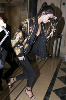 Kendall Jenner feet photo thumbnail
