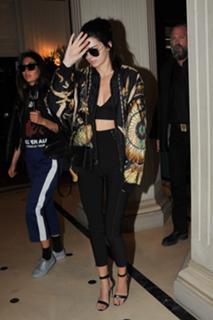 Kendall Jenner feet photo thumbnail