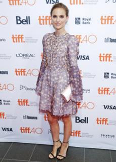 Natalie Portman feet photo thumbnail