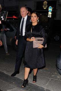 Salma Hayek feet photo thumbnail