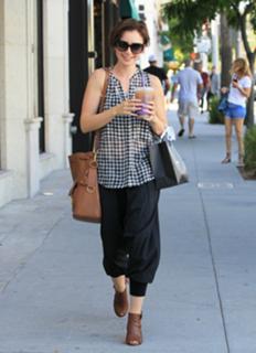Lily Collins feet photo thumbnail