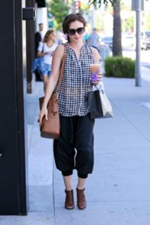 Lily Collins feet photo thumbnail