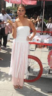 Chrissy Teigen feet photo thumbnail