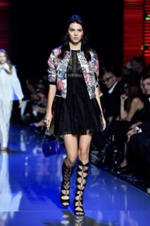 Kendall Jenner feet photo thumbnail