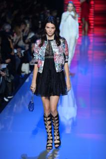 Kendall Jenner feet photo thumbnail