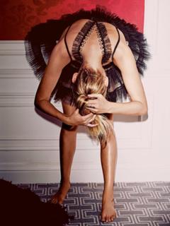 Elsa Hosk feet photo thumbnail