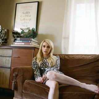 Emma Roberts feet photo thumbnail