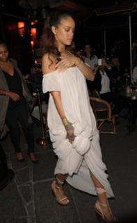 Rihanna feet photo thumbnail