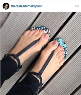 Karisma Kapoor feet photo thumbnail
