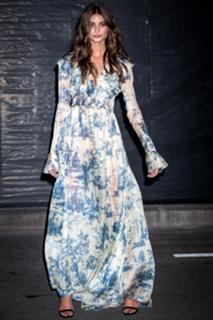 Taylor Hill feet photo thumbnail