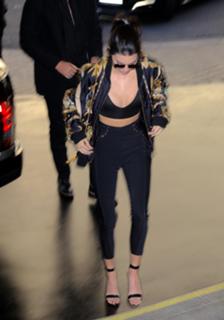 Kendall Jenner feet photo thumbnail