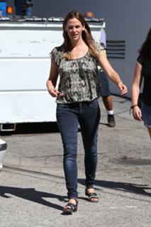 Jennifer Garner feet photo thumbnail