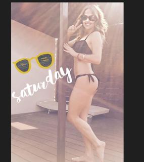 Andrea Legarreta feet photo thumbnail