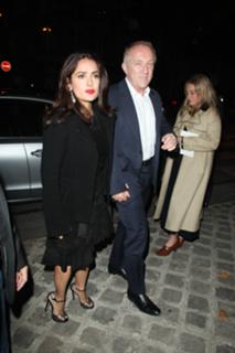 Salma Hayek feet photo thumbnail