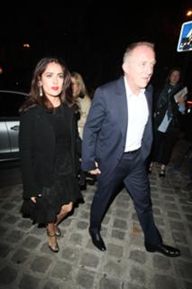 Salma Hayek feet photo thumbnail