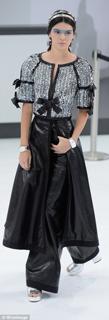 Kendall Jenner feet photo thumbnail
