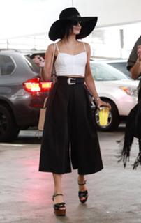 Vanessa Hudgens feet photo thumbnail