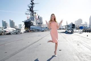 Martha Hunt feet photo thumbnail