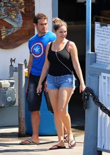 Kelly Brook feet photo thumbnail