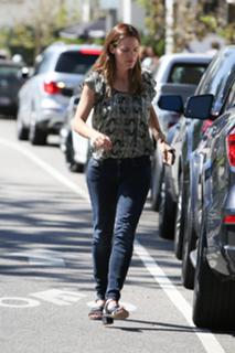 Jennifer Garner feet photo thumbnail
