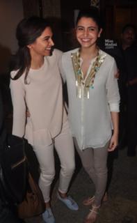 Anushka Sharma feet photo thumbnail