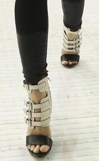 Ronda Rousey feet photo thumbnail