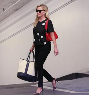 Reese Witherspoon feet photo thumbnail