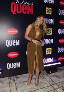 Adriane Galisteu feet photo thumbnail