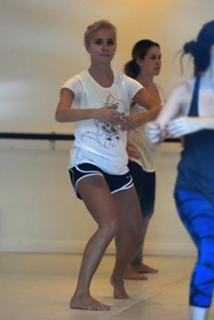 Pixie Lott feet photo thumbnail