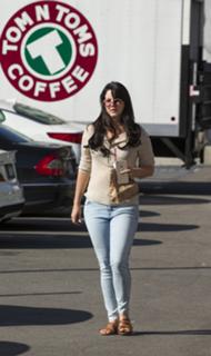 Lana Del Rey feet photo thumbnail