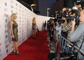 Kirsten Dunst feet photo thumbnail