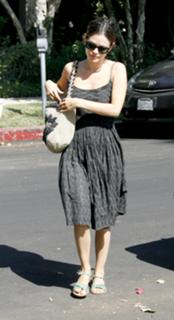 Rachel Bilson feet photo thumbnail