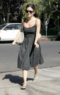 Rachel Bilson feet photo thumbnail