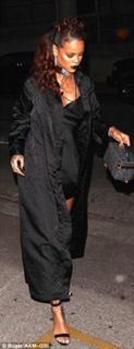 Rihanna feet photo thumbnail