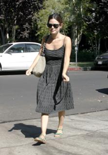 Rachel Bilson feet photo thumbnail