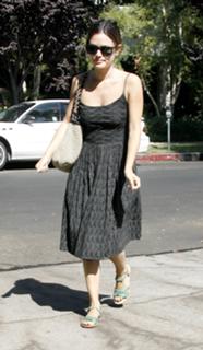 Rachel Bilson feet photo thumbnail