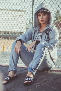 Katy Perry feet photo thumbnail