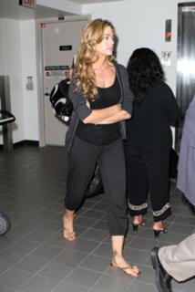 Denise Richards feet photo thumbnail